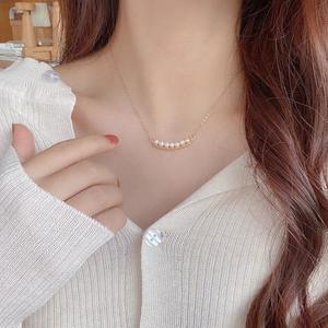 Collier rétro simple pour femme avec chaîne claviculaire souriante, perles d'eau douce naturelles, design tendance Instagram - Product Image 1