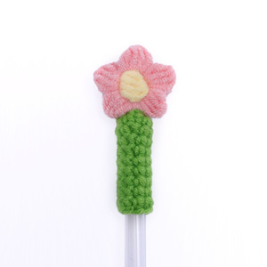 Estuche para bolígrafos de lana hecho a mano con ganchillo, producto terminado, accesorio lindo con flor tejida, regalo para el regreso a clases, estuche para estudiantes. - Product Image 2