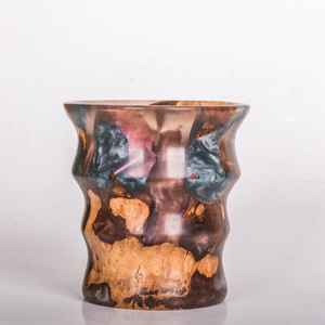 Transforma Cualquier Espacio en un Oasis Verde con Resina Artesanal y Macetas de Madera para Plantas, Ideal para Salas de Estar y Oficinas - Product Image 3