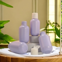 Bouteille d'échantillon en PEHD, courte et robuste, 80 ml, violette, finition douce mate, pour emballage d'articles d'accueil hôteliers - Vente en gros usine