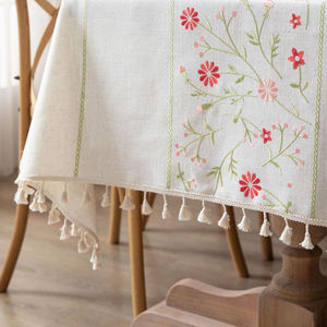 Mantel de tela de lino y algodón liso de gran oferta con bordado a cuadros y borlas para eventos - Product Image 1