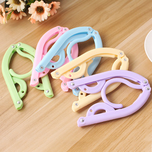 Cintre de voyage portable en fer et PP, support pliable pour vêtements, cintre en plastique pour salle de bain et usage domestique - Product Image 3