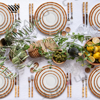 Ensemble exquis d'assiettes en porcelaine Design à bords dorés inspiré du bambou pour une table de mariage élégante