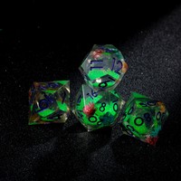 Ensemble de dés DND à noyau liquide floral vert phosphorescent, 7 pièces, dés polyédriques en résine à bords tranchants pour Dungeons & Dragons, jeux de rôle de table