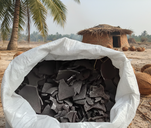 Carbón vegetal de cáscara de coco Arang Batok Kelapa ofrece calor duradero, ecológico y de primera calidad para asar shisha y mantenerlo limpio. - Product Image 4