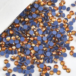 OLeeya Premium 2088 Hotfix 8 Grandes 8 Pequeños Cristales de Strass DIY para Pegar en Uñas, Piedras de Imitación de Fondo Plano para Decoración de Uñas - Product Image 3