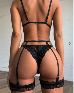 Ensemble de lingerie sexy pour femmes en dentelle rouge et noire, soutien-gorge, string, culotte, lingerie de nuit confortable et sexy avec jarretière, 3 pièces - Product Image 3