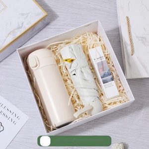 Set Regalo Aziendale Personalizzato per la <span class=keywords><strong>Festa</strong></span> <span class=keywords><strong>della</strong></span> <span class=keywords><strong>Mamma</strong></span> 2025, Set Regalo Creativo per Donne, Set Regalo per Ospiti di Matrimonio con Ventagli, Asciugamano e Ombrello - Product Image 4