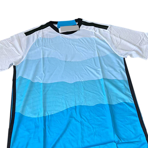 Camiseta de fútbol retro personalizada con bordado 3D de silicona Pantalones cortos de fútbol vintage Diseño del fabricante OEM con impresión de logotipo - Product Image 5