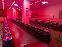 Barre de lumière LED rotative TB5 Tornado 5x120W DMX512 RGBW 4-en-1 avec zoom, faisceau, wash et stroboscope pour scène