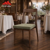 Ensemble de table et de chaises de restaurant en métal imitation bois, style nordique, avec coussin en tissu, meubles de salle à manger commerciaux pour café et bistrot