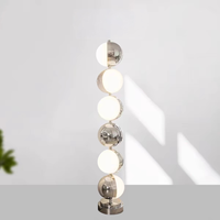 Lampe de sol LED minimaliste de designer en forme de planète pour les salons et chambres d'hôtel modernes nordiques