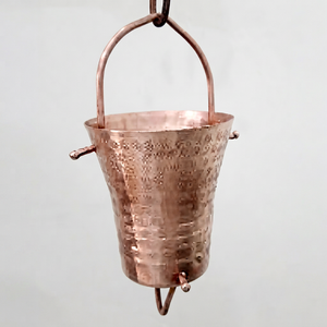 Chaîne de pluie décorative en cuivre martelé pour gouttière, décoration extérieure pour jardin et maison, suspension décorative - Product Image 1