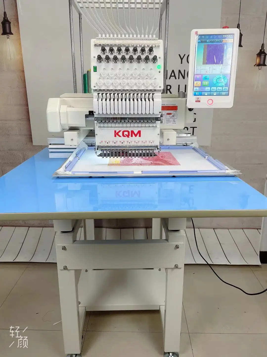 KQM 1 सिंगल हेड्स 15 कलर कंप्यूटर कंट्रोल कैप टी-शर्ट कढ़ाई मशीन