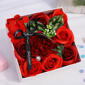 Caja de regalo de flor de jabón Artificial perfumada de nuevo diseño 2024, caja cuadrada pequeña romántica, juego de regalo de combinación de rosas para todas las mujeres