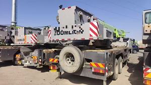 Grue sur chenilles d'occasion Zoomlion QY55V552 de 55 tonnes avec moteur de boîte de vitesses, pompe puissante et PLC comme composants principaux - Product Image 3