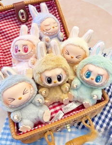 ป๊อปมาร์ท ฟิกเกอร์ไวนิล PVC ตุ๊กตาผ้าขนสัตว์ ชุดกล่องสุ่ม 6 ชิ้น ขนาด 1/72 ของแท้ 100% ของสะสมตกแต่ง - Product Image 1