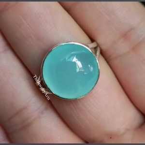 Bague en calcédoine bleue naturelle, bague de promesse ronde en argent sterling 925 faite à la main, bijoux pierre de naissance Sagittaire pour femmes - Product Image 4