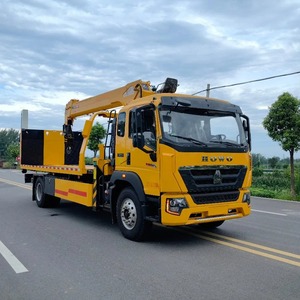Camion de dépannage lourd HOWO 6X4 de 17,5 m à flèche télescopique à 5 sections, capacité de levage de 25 tonnes - Product Image 1