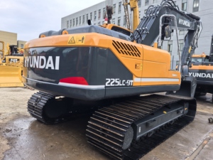 Excavadora Hyundai de 20 toneladas 220LC-9S resistente con rendimiento perfecto, bomba de motor Yanmar usada y reacondicionada de segunda mano - Product Image 6