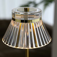 Lampe de table en cristal à piles, ambiance chaleureuse, en résine, pour chambre à coucher, restaurant, avec cordon de charge USB rétro en métal LED de haute qualité