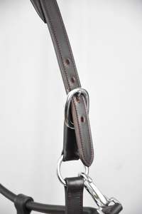 Haute qualité 100 pour cent en cuir de vache cheval corde licou solide construction parfaite pour les écuries équitation et soins quotidiens du cheval - Product Image 2