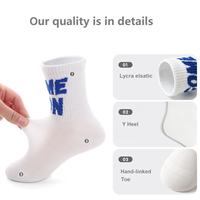 Chaussettes pour enfants personnalisées, design football, mignonnes, en spandex/polyester/coton, blanches, unisexes, antidérapantes, pour l'école, adolescents, jacquard