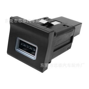 ที่ชาร์จในรถยนต์ Volkswagen Type C QC3.0 ชาร์จเร็ว 12V แบบหนีบพอร์ต XT-2410 - Product Image 4