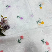 Tissu en dentelle florale brodée multicolore 100 % coton épais pour robes de garçons - Vente en gros directe d'usine