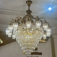Lustre en cristal avec cadre en laiton antique, luminaire suspendu personnalisé à plusieurs bras pour hall d'hôtel, villa, salle de banquet