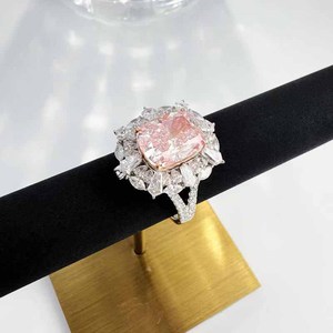 Deslumbrante <span class=keywords><strong>Anillo</strong></span> de Compromiso con Diamante <span class=keywords><strong>Rosa</strong></span> de Corte Cojín de Laboratorio Premium en <span class=keywords><strong>Oro</strong></span> Blanco y <span class=keywords><strong>Rosa</strong></span> de 18K, <span class=keywords><strong>Anillo</strong></span> de Diamante de Laboratorio para Mujer - Product Image 2