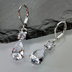Orecchini a Goccia con Clip per Donne, Eleganti e Versatili per l'Uso Quotidiano, Gioielli alla Moda per le Orecchie - Product Image 1
