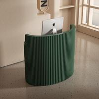 Bureau de réception compact et tendance en bois massif, écologique, durable, luxueux et incurvé pour salon de beauté, magasin de vêtements, petit bar tendance
