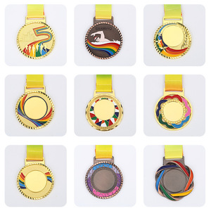 Médaille en métal gravée sur mesure, dorée, pour compétition sportive, récompense individuelle exceptionnelle, design durable - Product Image 3