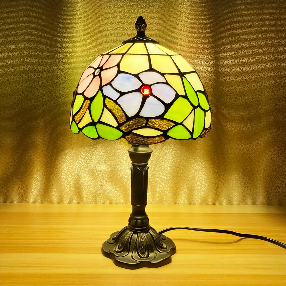 Lampada da comodino in vetro colorato retrò lampada da comodino stile Tiffany con fiore a farfalla