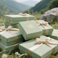 Boîtes en daim magnétiques à emballage unique, royales et élégantes, avec logo personnalisé en feuille d'or, boîte cadeau en velours pour mariage avec ruban en soie
