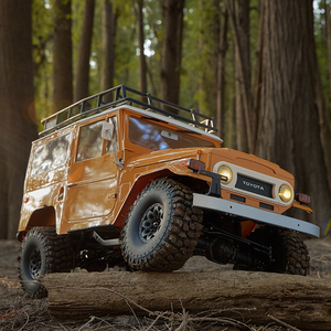 รถบังคับวิทยุ FMS Land Cruiser RC Crawler ขนาด 1/10 ตัวถังโลหะผสมแข็งแรง พร้อมไฟ LED รีโมทคอนโทรล ขับเคลื่อน 4 ล้อ สำหรับมืออาชีพ รถออฟโรดปีนเขา - Product Image 4