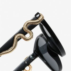 Lunettes de soleil œil-de-chat de luxe noires pour femme, avec logo personnalisé, protection UV400 et décoration serpent en métal, collection 2025 - Product Image 3