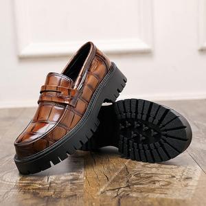 Mocassini da Uomo con Suola Goffrata e Plateau, Scarpe Comode per Uso Quotidiano e Attività all'Aperto - Product Image 5
