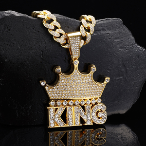 Colgante de Inicial Super Bling Hip Hop para Hombre, Chapado en Oro, con Moissanita Micro Pavé de Corte Esmeralda y Plata de Ley 925 - Product Image 5