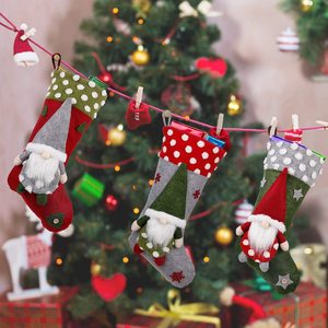 Kit Calza di Natale <span class=keywords><strong>in</strong></span> <span class=keywords><strong>Feltro</strong></span> di Lino Morbido e Resistente con Paillettes Ricamate e Gnomo <span class=keywords><strong>in</strong></span> Peluche per Decorazioni Domestiche - Product Image 2
