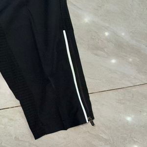 Nuovi <span class=keywords><strong>pantaloni</strong></span> da corsa <span class=keywords><strong>di</strong></span> alta qualità, <span class=keywords><strong>pantaloni</strong></span> da allenamento e fitness ad asciugatura rapida, <span class=keywords><strong>pantaloni</strong></span> sportivi riflettenti da <span class=keywords><strong>uomo</strong></span>. - Product Image 5