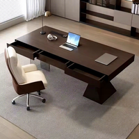 Bureau d'ordinateur de style italien minimaliste moderne et durable pour la maison et le bureau, table de jeu simple en bois de luxe de haute qualité