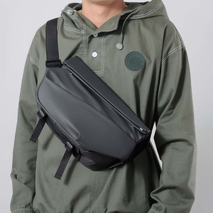 Sac banane minimaliste noir en nylon de 5 pouces avec fermeture éclair, imperméable, pour homme, toutes saisons, portable, pour les voyages en plein air - Product Image 4