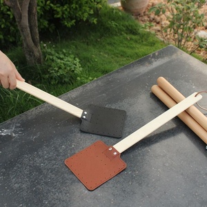 ไม้ตีแมลงวันหนังแข็งแรง17นิ้วพร้อมไม้สวาทแบบธรรมดาที่ควบคุมศัตรูพืชในร่มกลางแจ้งแบบชนบทพร้อมที่จับไม้ - Product Image 1