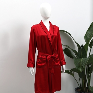 Kimono de demoiselle d'honneur de luxe pour femme, broderie personnalisée en soie de mûrier, vente en gros, robes longues 100% en soie pour femmes - Product Image 5