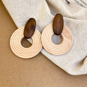 Aiguille d'argent Boucles d'oreilles <span class=keywords><strong>cercle</strong></span> en bois naturel Café exagéré Grandes boucles d'oreilles atmosphériques Boucles d'oreilles mode élégantes littéraires - Product Image 5