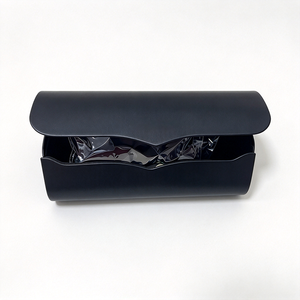 Boîte à montre rectangulaire en similicuir noir avec fermeture à pression, étui de protection - Product Image 6