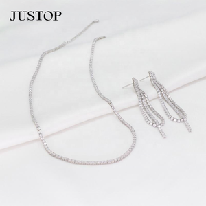 Conjunto de Joyería Popular Vintage con Borlas, Cobre, Circonita, Oro y Plata: Collar y Pendientes para Boda, Compromiso, Aniversario o Fiesta - Product Image 4