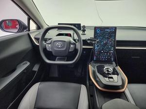 TOYOTA BZ3 <span class=keywords><strong>2023</strong></span> USADO, EDICIÓN ELITE PRO, <span class=keywords><strong>4</strong></span> PUERTAS, 5 ASIENTOS, SEDÁN, VEHÍCULO ELÉCTRICO PURA, AUTONOMÍA DE 517 KM, CON TECHO SOLAR, PLATEADO SOBRE GRIS - Product Image 3